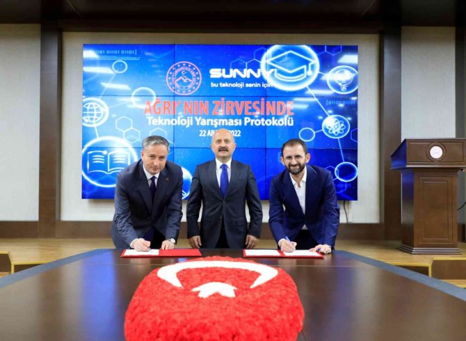 “Ağrı’nın Zirvesinde Teknoloji Yarışması” Protokolü İmzalandı