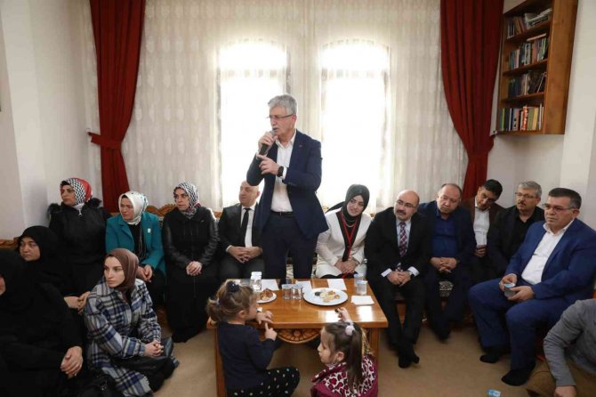 Başkan Ellibeş: "Onlar Geçmişi Özleye Dursun"