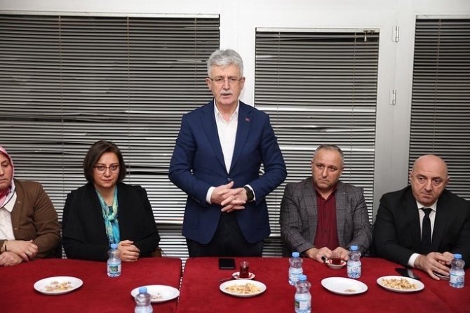 Başkan Ellibeş: "Onlar Geçmişi Özleye Dursun"