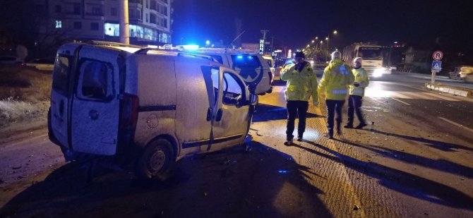 Araçların Hurdaya Döndüğü Kazada 3 Kişi Yaralandı