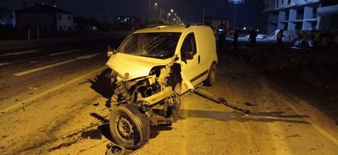 Araçların Hurdaya Döndüğü Kazada 3 Kişi Yaralandı