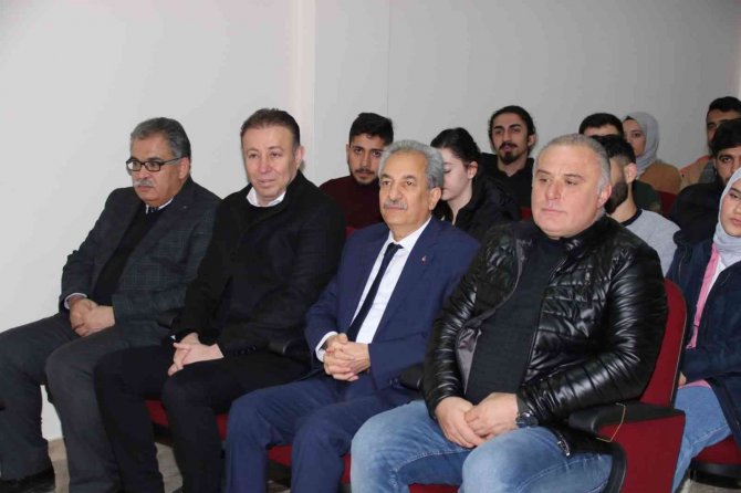 Başkan Akkaya Öğrencileri İ̇ndirim Kart Konusunda Bilgilendirdi