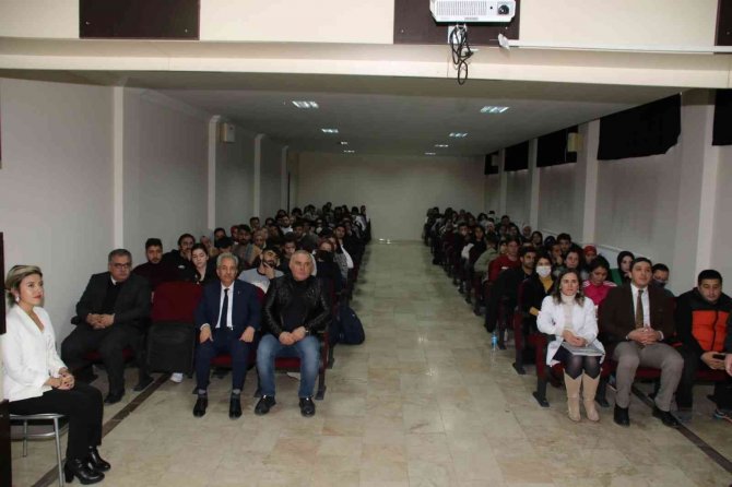 Başkan Akkaya Öğrencileri İ̇ndirim Kart Konusunda Bilgilendirdi