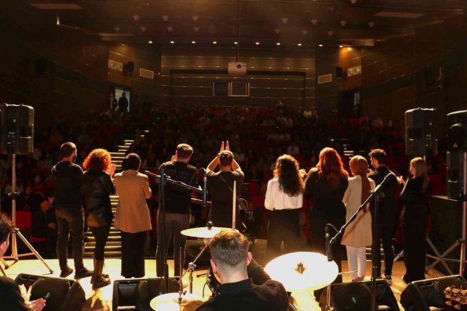 Finaller Öncesinde Moral Konseri