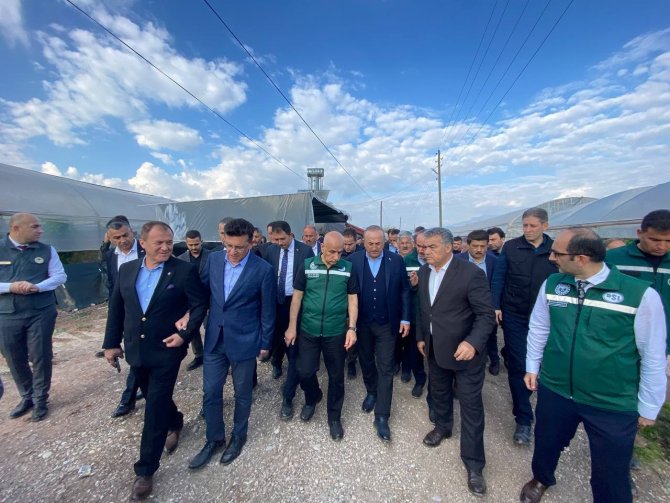 Bakan Kirişci: "Burası Afet Bölgesi İlan Edilmişken Sorunları Çözeceğiz, Unutan Bir Bakan Olarak Tarihe Geçmek İstemiyorum"