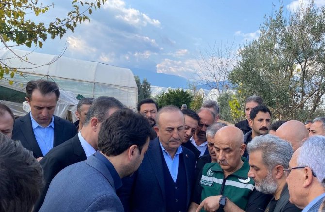 Bakan Kirişci: "Burası Afet Bölgesi İlan Edilmişken Sorunları Çözeceğiz, Unutan Bir Bakan Olarak Tarihe Geçmek İstemiyorum"