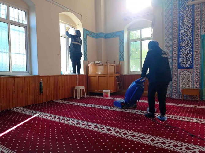 Aydın Büyükşehir Belediyesi İbadethane Temizliklerini Sürdürüyor