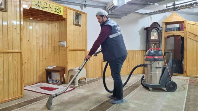 Aydın Büyükşehir Belediyesi İbadethane Temizliklerini Sürdürüyor