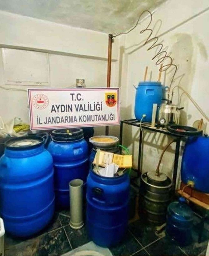 Jandarma Yılbaşı Öncesi 5 Bin 805 Litre Kaçak Alkol Ele Geçirildi