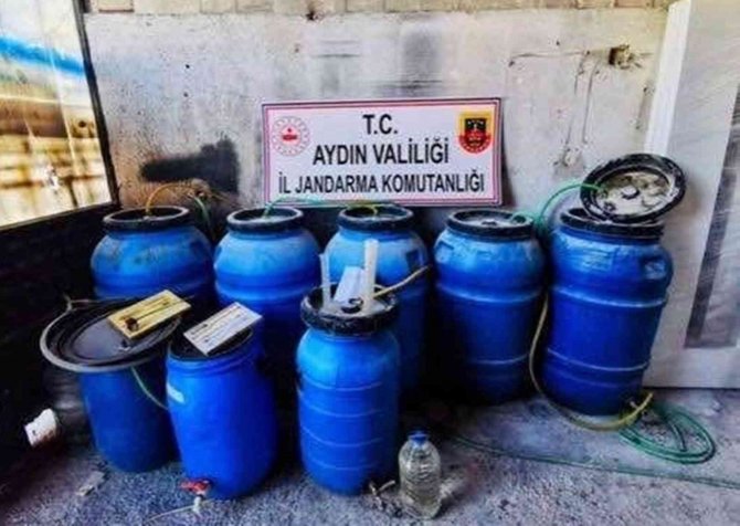 Jandarma Yılbaşı Öncesi 5 Bin 805 Litre Kaçak Alkol Ele Geçirildi
