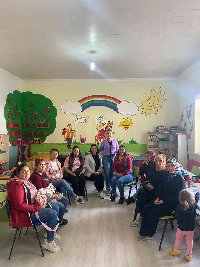 Ayvalık’ta Aile Okulu Eğitimleri Tüm Hızıyla Sürüyor