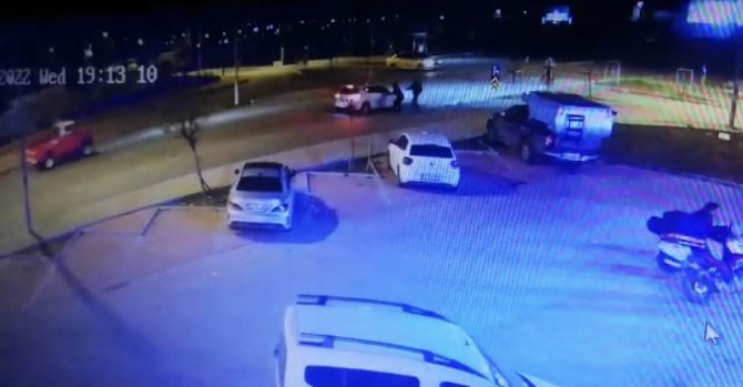 İ̇stanbul’da Akıl Almaz Olay Kamerada: İ̇çecek Almak İsterken 40 Saniyede Otomobili Çalındı