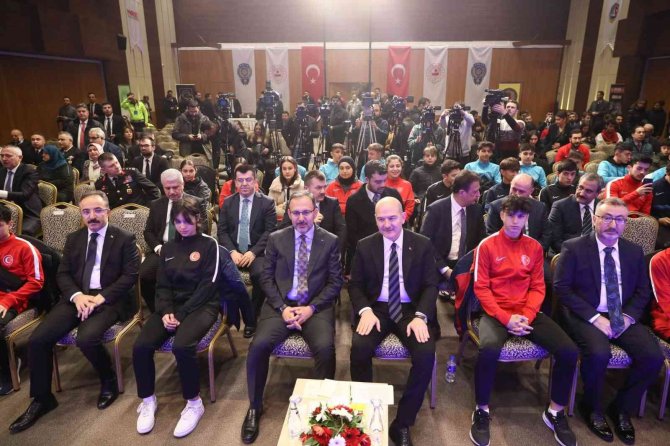 Bakan Kasapoğlu: “Bağımlılık, Her Birimizin Gündeminde Olan, Farklı Türleri İle Değişkenliği İle Bir Tehdit Unsuru Olarak En Öncelikli Sırada Yer Alan Bir Kavram”