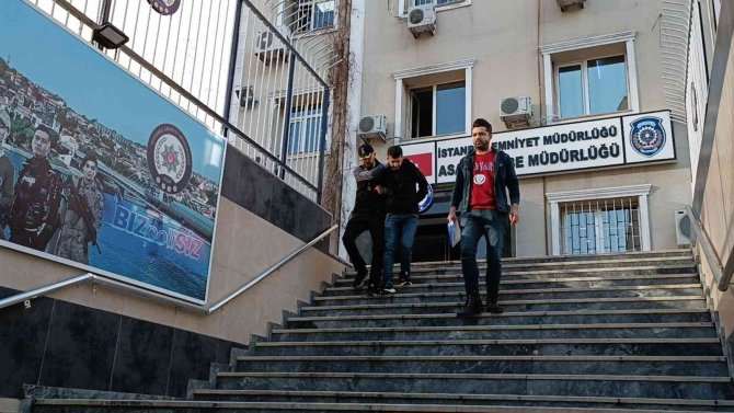 Çelik Kasayı El Arabasına Yükleyip Çaldılar: O Anlar Kamerada