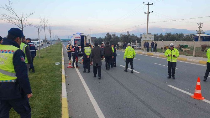 Zeytin İşçisi Kadın İki Aracın Çarpması Sonucu Öldü