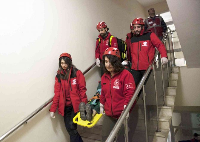 Ahlat Devlet Hastanesinde Gerçeği Aratmayan Deprem Tatbikat