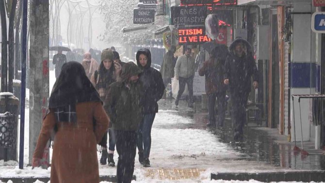 Bitlis De Beyaza Büründü: Kar Kalınlığı 10 Santimetreyi Geçti