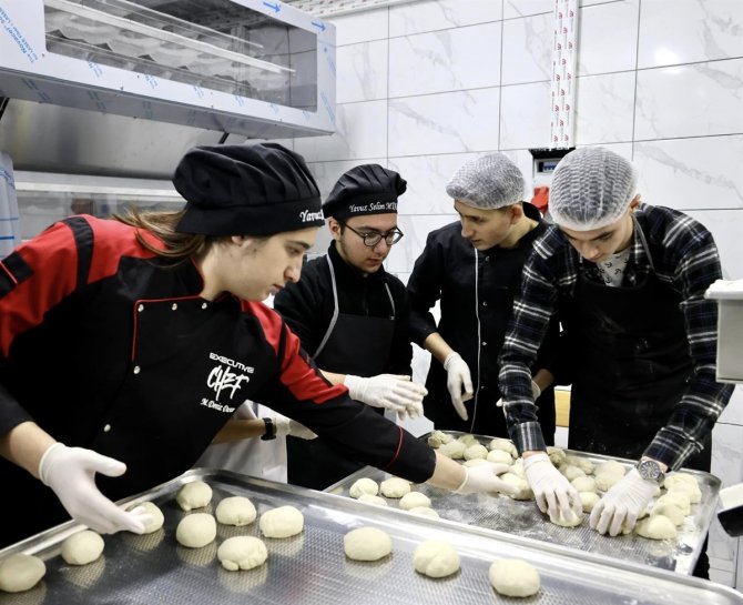 Bu Öğrenciler Günlük 10 Bin Ekmek Üretmeyi Hedefliyor