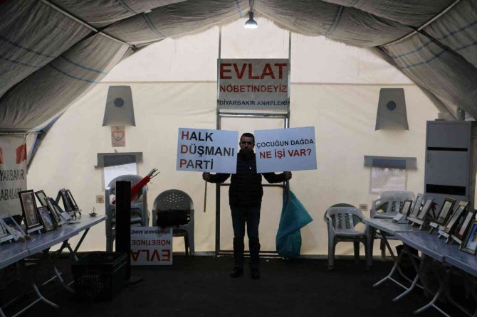 Evlat Nöbetindeki Acılı Baba: “Bizim Bu Direnişimiz Hdp’nin Yıkılışı Olacaktır”