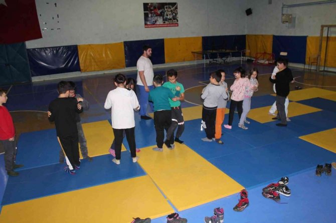 Dikmen’de Çocuk Ve Gençlere Ücretsiz Judo Kursu
