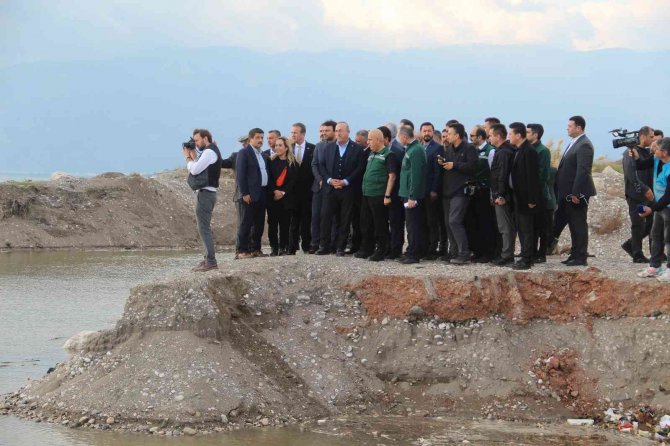 Bakan Kirişci: "Selden 3 Bin 254 Çiftçi, 12 Bin 106 Dekar Sera Alanı Etkilendi"