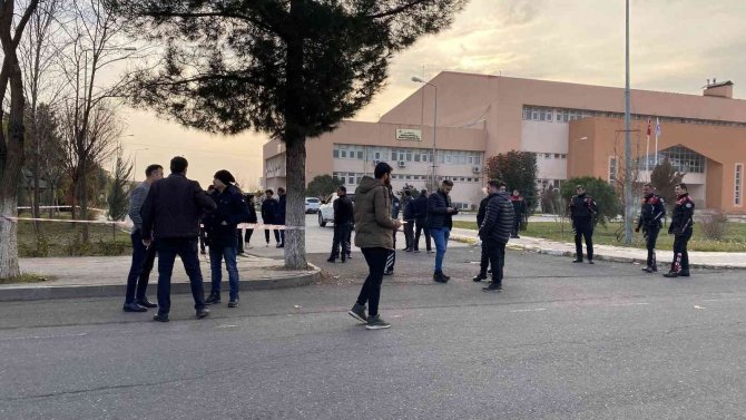 Diyarbakır’da Üniversite Personeline Araçtan Ateş Açıldı: 1 Yaralı
