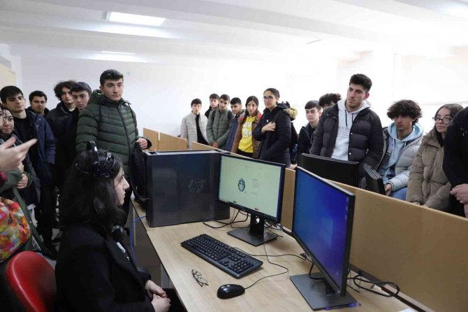 Lise Öğrencileri Fü’yü Gezdi