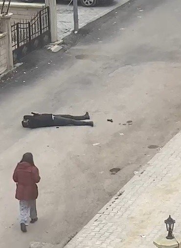 İ̇cra Yolu İle Evi Boşaltılan Kiracı Mahallede Terör Estirdi
