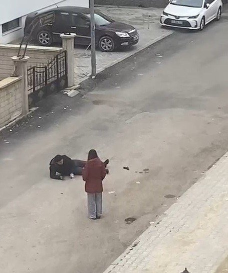 İ̇cra Yoluyla Evi Boşaltılan Ve Mahallede Terör Estiren Kiracı Yakalandı