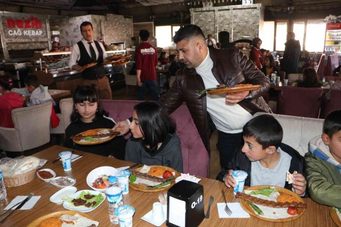 Her Gün Yüzlerce Öğrencinin Hayalini Gerçekleştiriyor