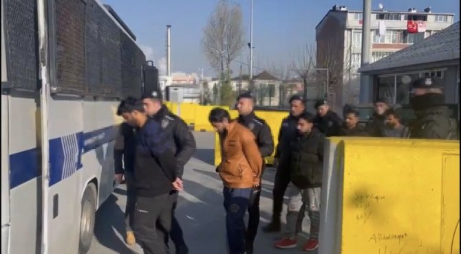 İ̇stanbul’da Korkunç Cinayet: 8 Şahıs Tarafından Dövülerek Bıçaklandı