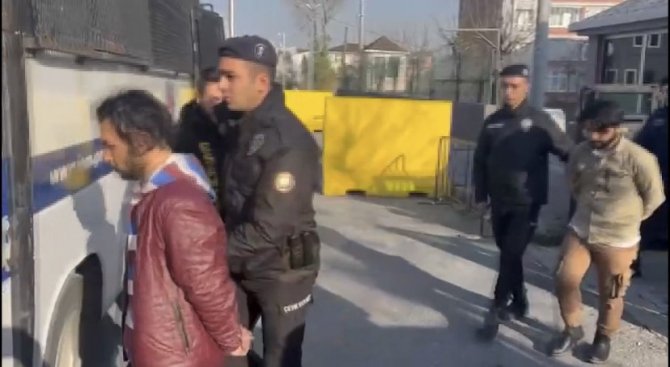 İ̇stanbul’da Korkunç Cinayet: 8 Şahıs Tarafından Dövülerek Bıçaklandı