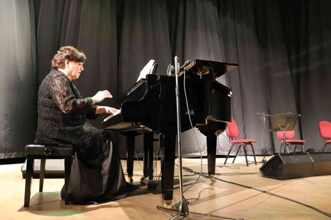 Elazığ’da ‘Piyano Eşliğinde Eserler’ Konseri Düzenlendi