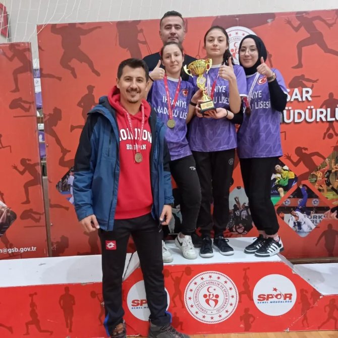 İ̇hsaniye Anadolu Lisesi Turnuvada İstediği Başarıyı Yakaladı
