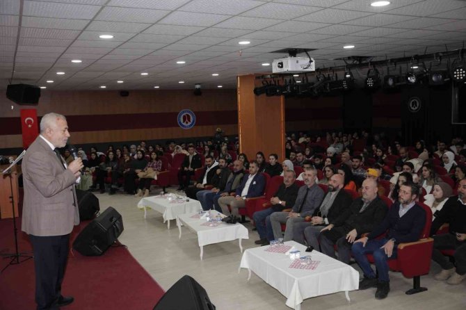 Hakkari’de "Şükrü Erbaş Söyleşi Ve İ̇mza Töreni" Düzenlendi