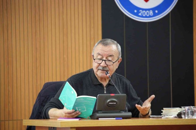 Hakkari’de "Şükrü Erbaş Söyleşi Ve İ̇mza Töreni" Düzenlendi