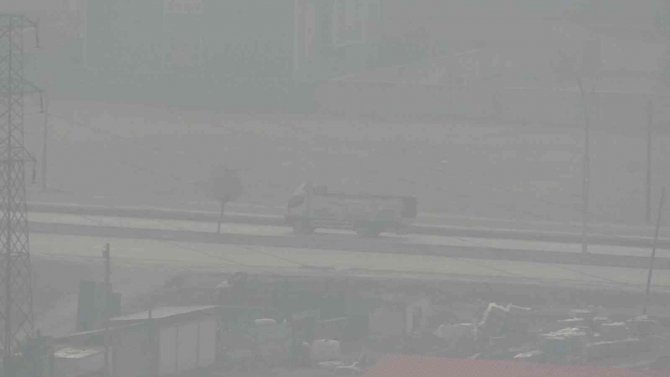 Yüksekova’da Yoğun Sis: Görüş Mesafesi 10 Metreye Kadar Düştü