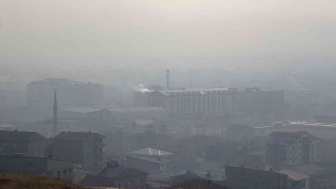 Yüksekova’da Yoğun Sis: Görüş Mesafesi 10 Metreye Kadar Düştü