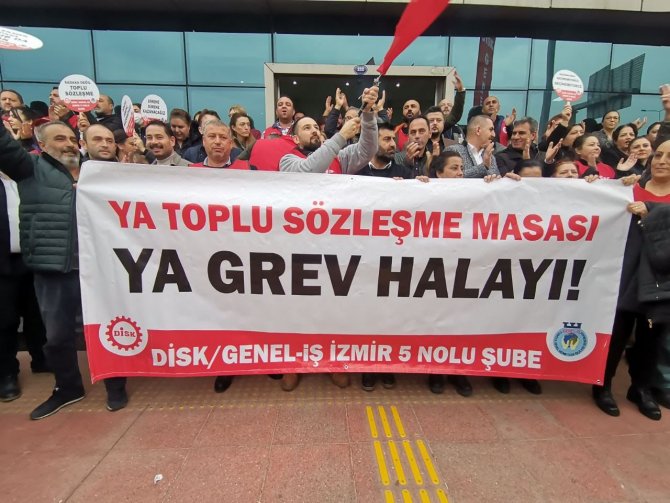 Konak Ve Karabağlar Belediyesi’nde Grev Kararı Asıldı