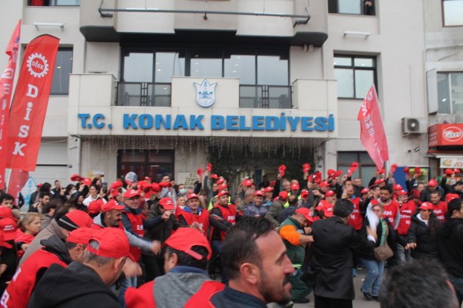 Konak Ve Karabağlar Belediyesi’nde Grev Kararı Asıldı