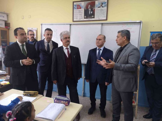 "Balık Sağlıktır, Balık Başarıdır" Sloganıyla Öğrencilere Balık Ekmek Dağıtıldı