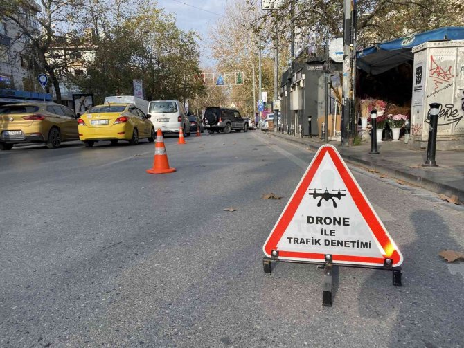 Kadıköy’de Emniyet Kemeri Takmayan Sürücüler Polisin Dronuyla Tespit Edildi