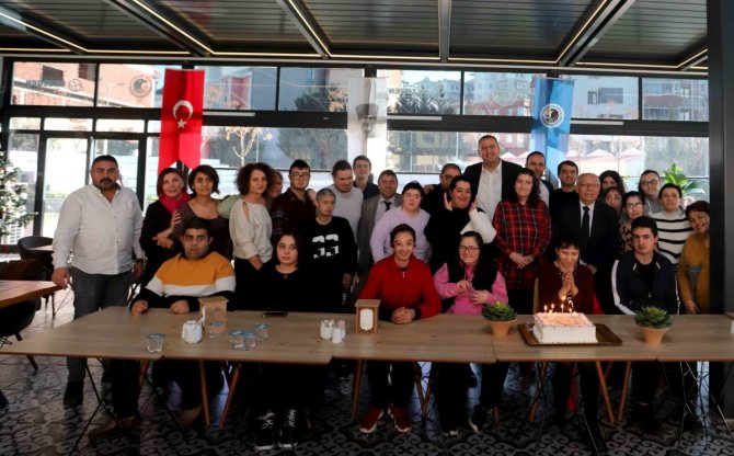 Kartal’da Engelsiz Üretim Atölyesi Öğrencileri Yeni Yılı Kutladı