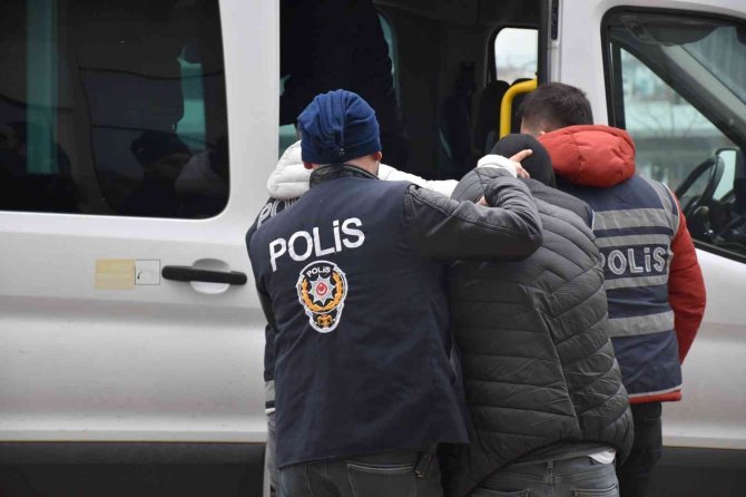 Yaşlı Çifti 750 Bin Tl Dolandıran 5 Şüpheli Yakalandı