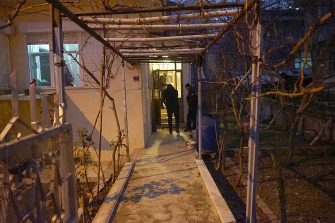 Evlerine Kadar Geldiler, Yaşlı Çifti 700 Bin Tl Dolandırdılar