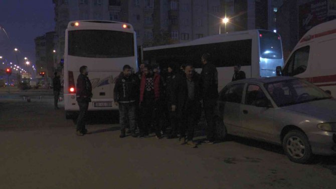 ’Kökünü Kurutma Operasyonu’nda Yakalanan Zehir Tacirleri Adliyeye Sevk Edildi