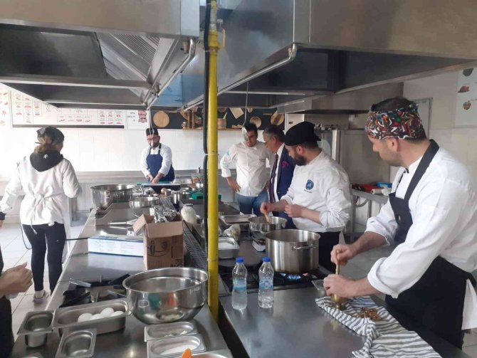 Başkan Topaloğlu Geleceğin Aşçılarıyla Bir Araya Geldi