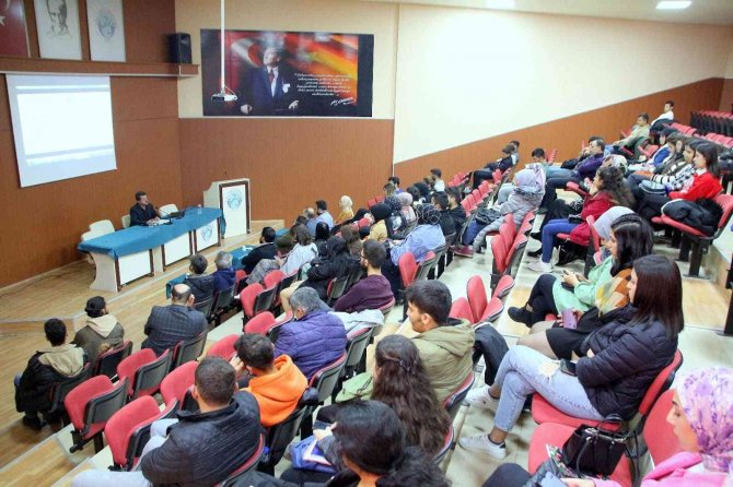 Üniversitede “Büyük Selçuklu Ordusunda Sefer Esnasında İ̇badet” Konferansı