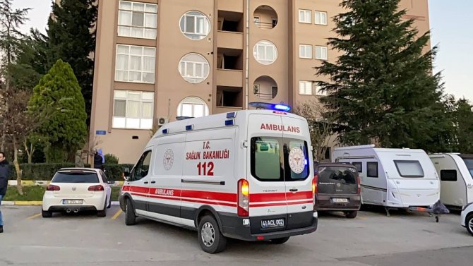 Camları Silerken 4’üncü Kattan Düştü