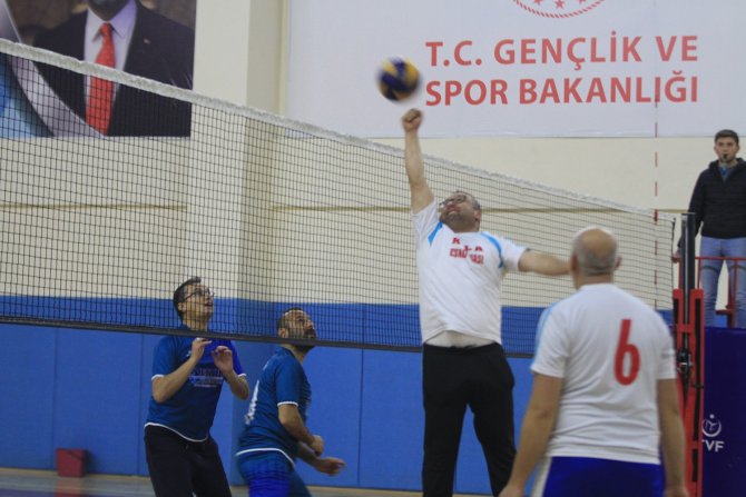 Kurumlar Arası Voleybol Turnuvasının Şampiyonu Esnafspor